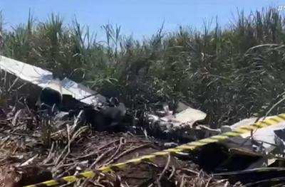 Piloto morre carbonizado após queda de avião no interior de SP
