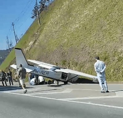 Avião de pequeno porte faz pouso de emergência em rodovia de SP 
