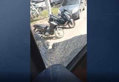 Tiroteio deixa um morto e uma mulher ferida por balas perdidas em São Gonçalo (RJ)
