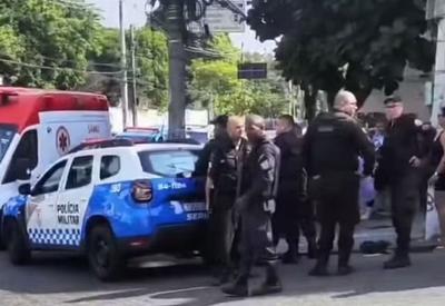Mulher morre após ser atingida por bala perdida durante confronto no Rio