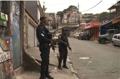 Idoso e duas mulheres são baleados durante confronto entre traficantes no Rio