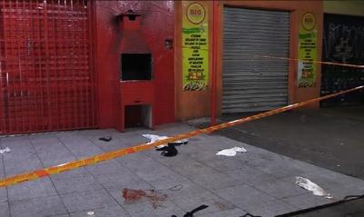 Homem morre após ser esfaqueado durante briga em bar na zona sul de São Paulo