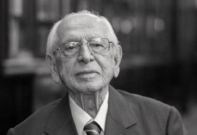 Morre Evanildo Bechara, gramático e membro da ABL, aos 97 anos