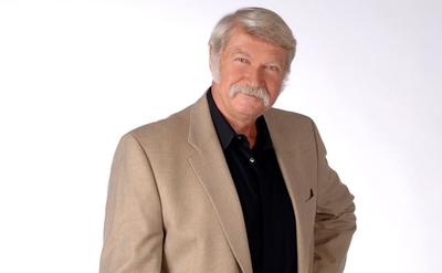 Morre Bela Karolyi, lendário técnico da ginástica que revelou Nadia Comaneci