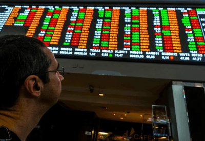 Ibovespa fecha em leve alta e avança 1,53% na semana