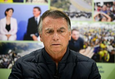 Bolsonaro passa primeiro final de semana proibido de sair de casa