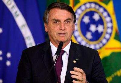 "Estamos fazendo a coisa certa", diz Bolsonaro sobre vacinação de jovens