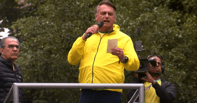 Bolsonaro faz críticas a Lula e STF e diz esperar ajuda de fora
