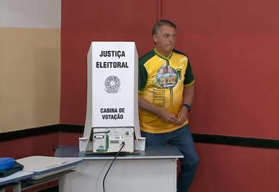 Ex-presidente Jair Bolsonaro (PL) vota no Rio de Janeiro ao lado de candidato do PL