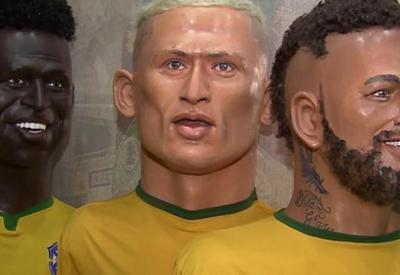 Tradicionais bonecos gigantes de Recife entram no clima da Copa