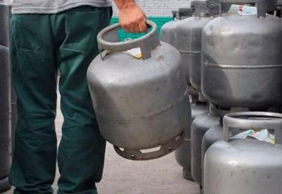 PF faz operação em 15 estados e no DF contra preços abusivos do gás de cozinha