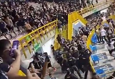 Jogo de futsal entre Ceará e Fortaleza é cancelado após briga de torcidas