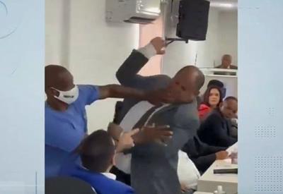 Vereador dá tapa em colega durante discussão em Câmara na Bahia 
