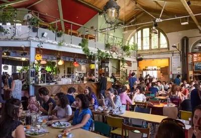 Antiga estação de trem vira restaurante com ares de fazenda em Paris