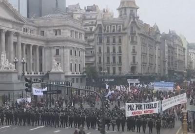 Polícia argentina usa gás de pimenta para reprimir protestos contra a Lei de Bases