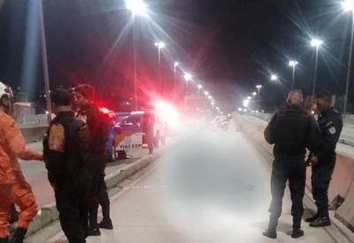 Cabo da PM reage à abordagem criminosa e é morto na Avenida Brasil, no Rio