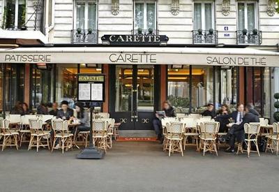 Franceses correm para vacinar após obrigatoriedade de passaporte em bares