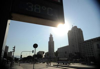 Final de semana tem alerta de perigo para chuvas intensas em 12 estados; confira