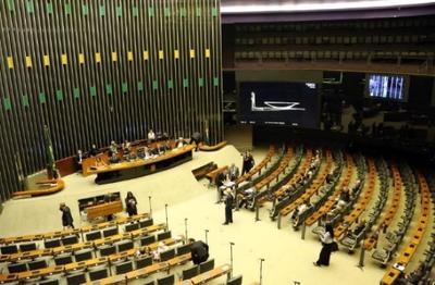 Câmara aprova urgência para derrubar decreto do governo sobre IOF