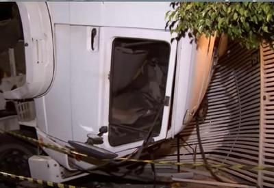 Caminhão desgovernado atinge casas na Grande São Paulo