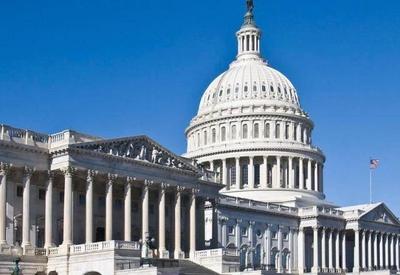 Estados Unidos: Homem é preso tentando entrar no Capitólio com tocha e sinalizador