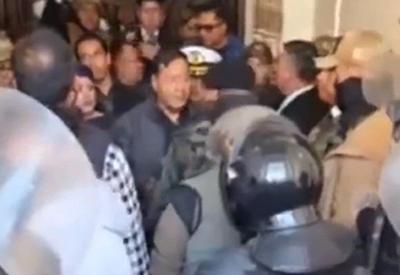 Vídeo: presidente da Bolívia e comandante do Exército ficaram cara a cara durante tentativa de golpe