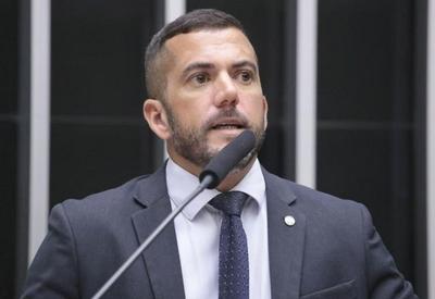 Vice-líder da oposição na Câmara critica prisão de Silveira: "Merece ter um dia de paz"