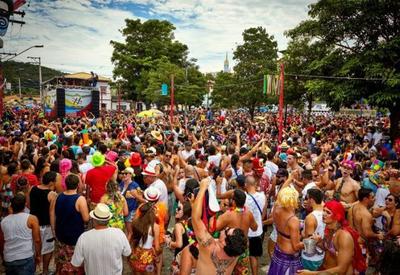 SBT News na TV: Carnaval atrai milhões de pessoas em SP; Desfiles e bloquinhos agitaram a cidade