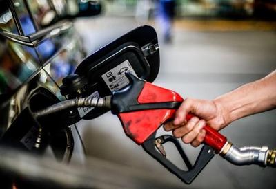 Preço médio da gasolina segue em alta e ultrapassa R$ 5,00