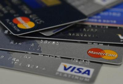 Uso de cartões de crédito de lojas aumenta no Brasil