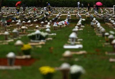 Brasil passa das 422 mil mortes por covid com óbitos de domingo