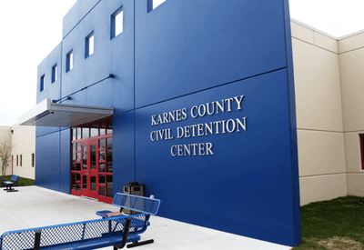 Famílias denunciam abusos e negligência em centros de detenção de imigrantes no Texas