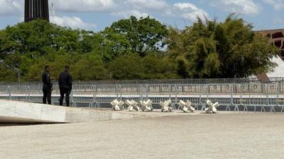 Planalto volta a ser cercado na véspera do julgamento de Bolsonaro