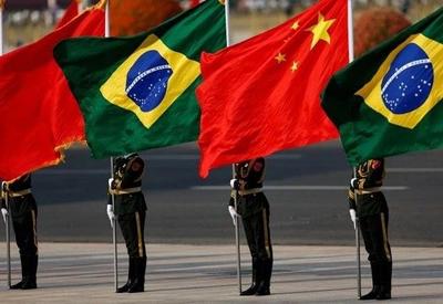 China apoia Brasil em resistência à "intimidação" tarifária, diz ministro das Relações Exteriores