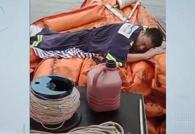 Chinês à deriva no mar é resgatado no Porto de Santos (SP)