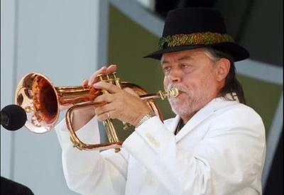 Chuck Mangione, duas vezes ganhador do Grammy, morre aos 84 anos