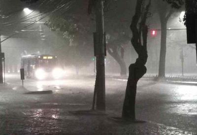 Em duas horas, chuva em Belo Horizonte ultrapassa o esperado para todo o mês