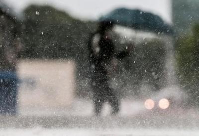 Previsão do tempo: chuva forte e risco de temporais em várias regiões do Brasil nesta terça (24)