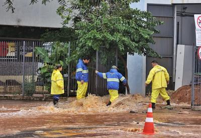 SBT News na TV: risco de desabamento de usina força evacuação de moradores no RS