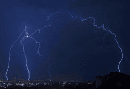Imagem da notícia Inmet emite alerta vermelho para chuvas em Minas Gerais, Rio de Janeiro e São Paulo