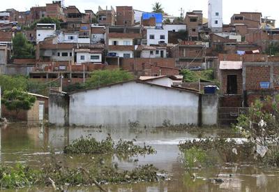 Poder Expresso: Apoio às vítimas da chuva na BA e Bolsonaro rebate críticas