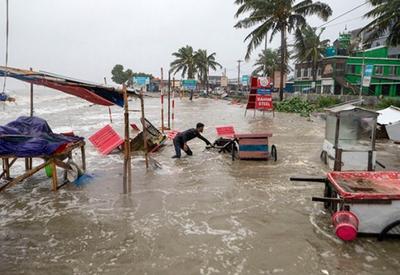 Ciclone mata 10 pessoas e causa inundações na Índia e em Bangladesh