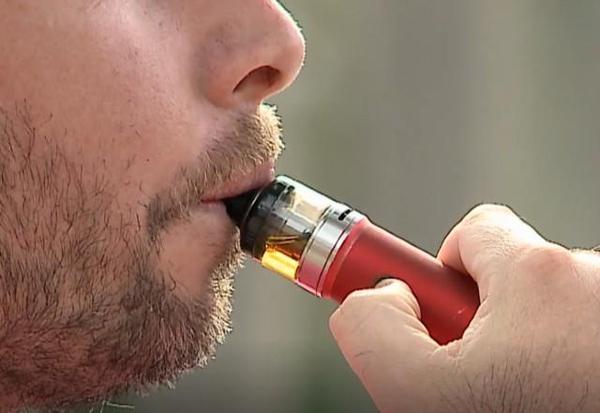 Imagem da notícia: Indústria do fumo reage ao governo Lula e sugere regulamentar cigarros eletrônicos 