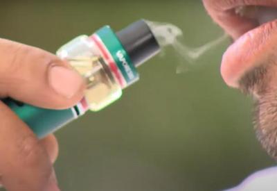 Nível de nicotina em cigarros eletrônicos é seis vezes maior do que em cigarros comuns, diz pesquisa