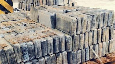 Receita Federal apreende 815 kg de cocaína escondidos em carga de café no Porto de Santos