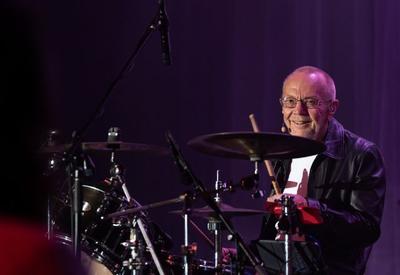 Morre Colin 'Smiley' Petersen, o primeiro baterista dos Bee Gees