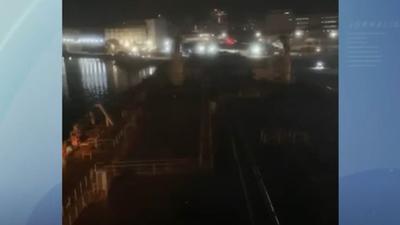 Marinha investiga colisão de navio petroleiro no píer Porto de Santos