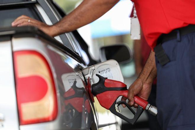 Governo anuncia novos subsídios para conter alta dos combustíveis