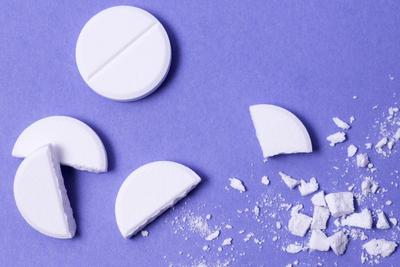 Cientistas conseguem transformar plástico em paracetamol; entenda