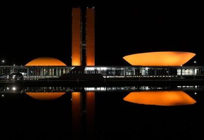 Congresso é iluminado de laranja pela preservação de jumentos no Brasil